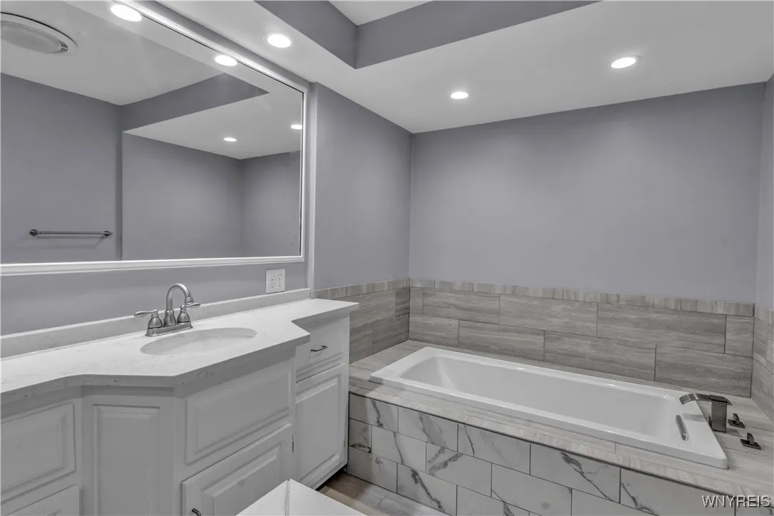 1st Floor Bath