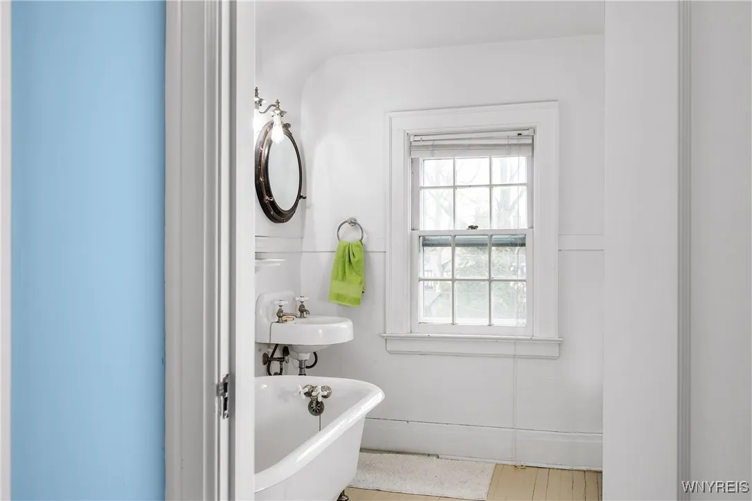 Third Floor Full Bath