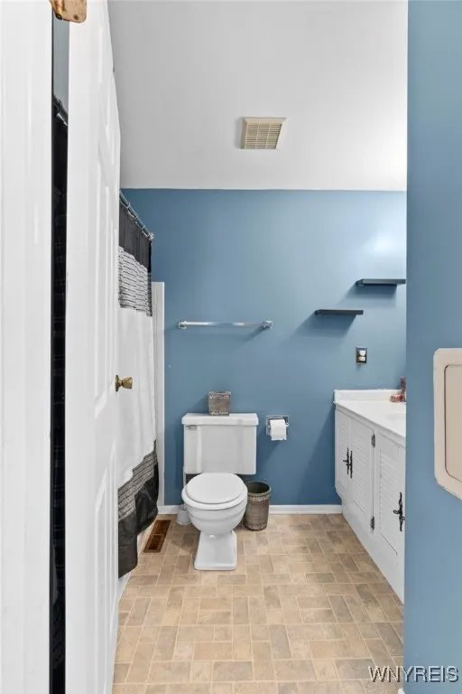 50 Wedgewood Drive, West Seneca, New York 14224, West Seneca, New York 14224, 4 Bedrooms Bedrooms, 8 Rooms Rooms,2 BathroomsBathrooms,Residential,Closed,50 Wedgewood Drive, West Seneca, New York 14224,B1596837