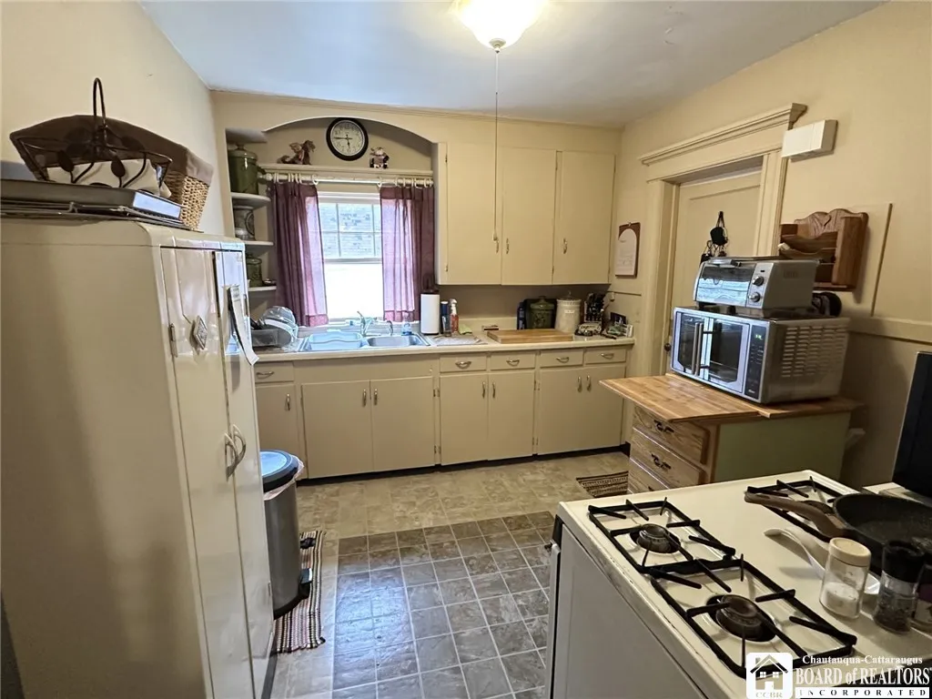 30 Catlin Avenue, Jamestown, New York 14701, Jamestown, New York 14701, 4 Bedrooms Bedrooms, ,2 BathroomsBathrooms,Residential,Closed,30 Catlin Avenue, Jamestown, New York 14701,R1596532