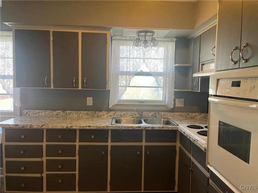 242 Chappell Street, Oneida, New York 13421, Oneida, New York 13421, 2 Bedrooms Bedrooms, 4 Rooms Rooms,1 BathroomBathrooms,Residential,Closed,242 Chappell Street, Oneida, New York 13421,S1596716