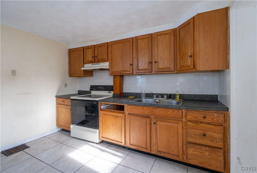 120-122 Bellinger Street, Herkimer, New York 13350, Herkimer, New York 13350, 6 Bedrooms Bedrooms, ,2 BathroomsBathrooms,Residential,Closed,120-122 Bellinger Street, Herkimer, New York 13350,0,S1596938