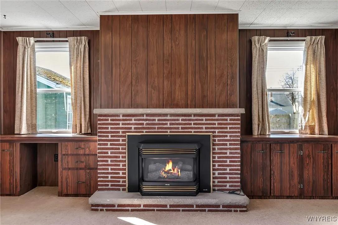 Entertainment Room Gas Fireplace