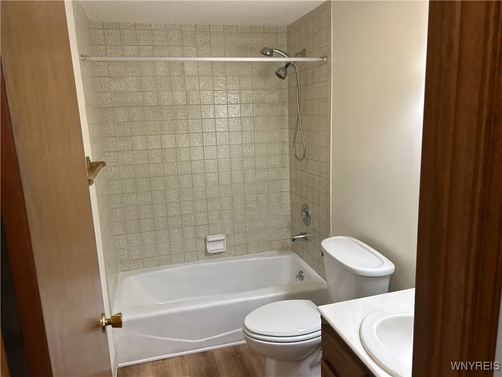5301 Chestnut Ridge Road G, Orchard Park, New York, Orchard Park, New York 14127, 2 Bedrooms Bedrooms, 5 Rooms Rooms,2 BathroomsBathrooms,Residential,Closed,5301 Chestnut Ridge Road G, Orchard Park, New York,B1596798