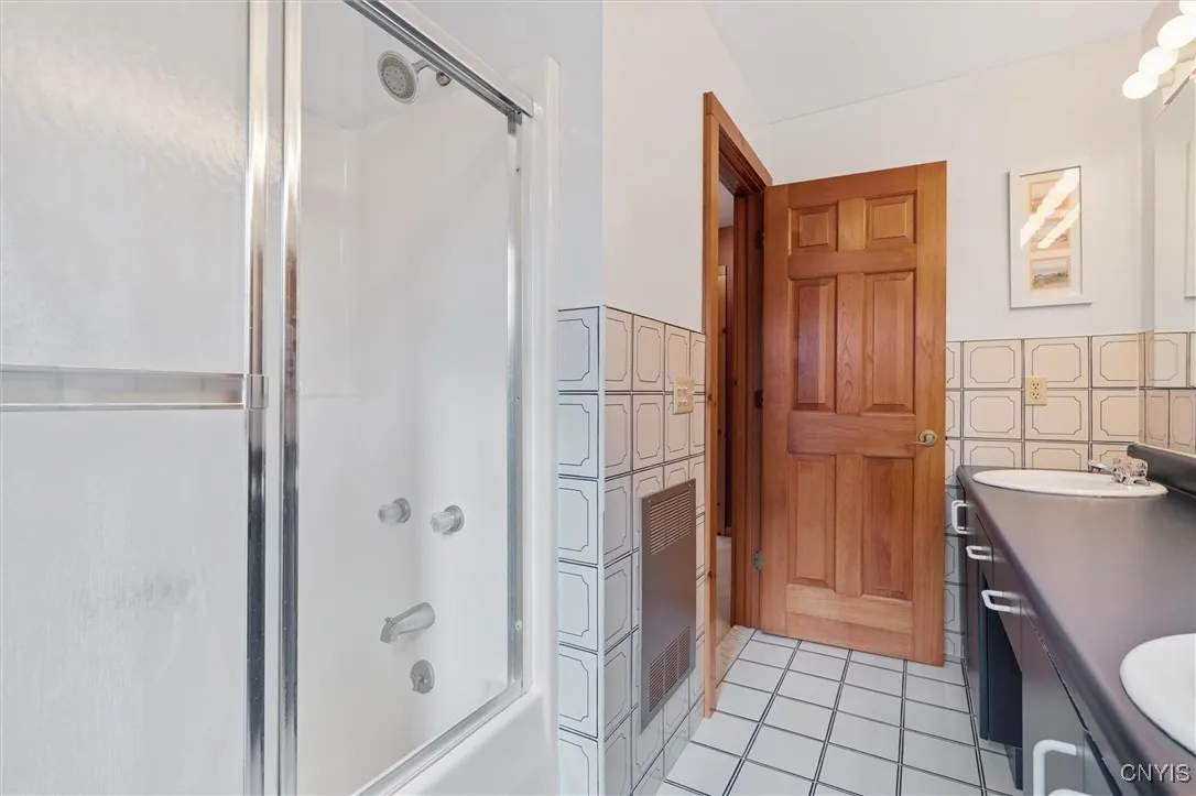 6008 East Lake Road, Owasco, New York 13021, Owasco, New York 13021, 3 Bedrooms Bedrooms, 11 Rooms Rooms,2 BathroomsBathrooms,Residential,Closed,6008 East Lake Road, Owasco, New York 13021,S1595880