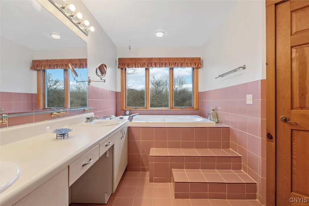 6008 East Lake Road, Owasco, New York 13021, Owasco, New York 13021, 3 Bedrooms Bedrooms, 11 Rooms Rooms,2 BathroomsBathrooms,Residential,Closed,6008 East Lake Road, Owasco, New York 13021,S1595880