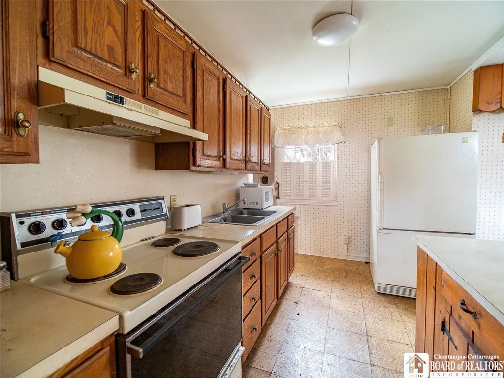 111 Springdale, Jamestown, New York 14701, Jamestown, New York 14701, 3 Bedrooms Bedrooms, 7 Rooms Rooms,1 BathroomBathrooms,Residential,Closed,111 Springdale, Jamestown, New York 14701,0,R1596115