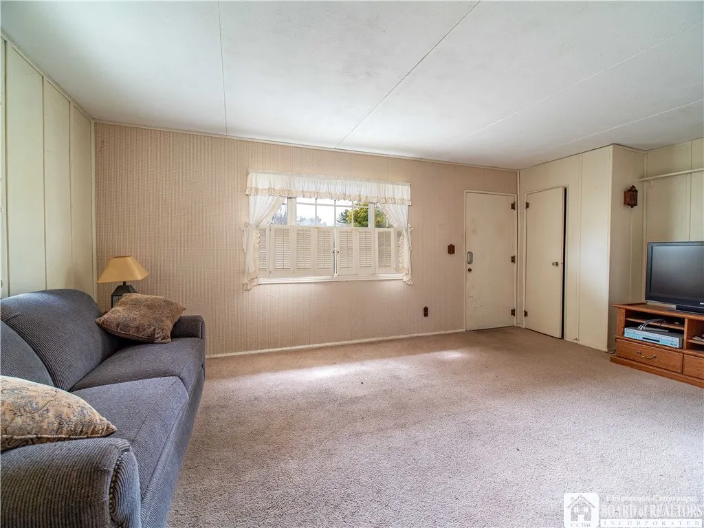 111 Springdale, Jamestown, New York 14701, Jamestown, New York 14701, 3 Bedrooms Bedrooms, 7 Rooms Rooms,1 BathroomBathrooms,Residential,Closed,111 Springdale, Jamestown, New York 14701,0,R1596115