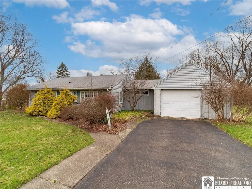 111 Springdale, Jamestown, New York 14701, Jamestown, New York 14701, 3 Bedrooms Bedrooms, 7 Rooms Rooms,1 BathroomBathrooms,Residential,Closed,111 Springdale, Jamestown, New York 14701,0,R1596115