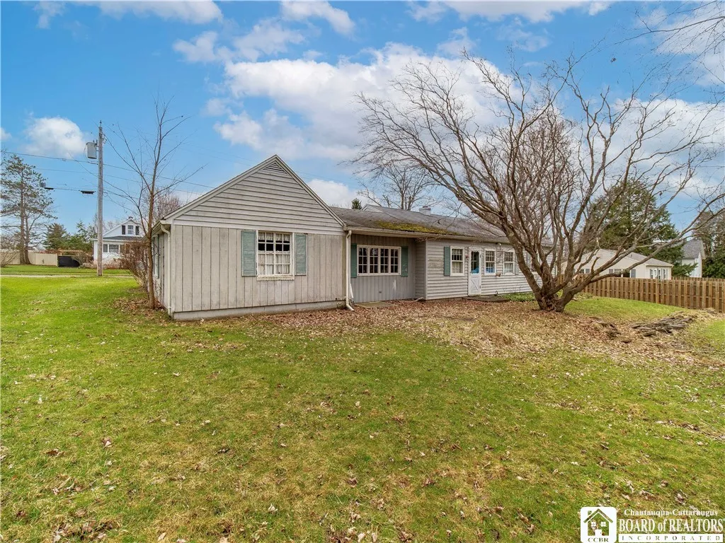 111 Springdale, Jamestown, New York 14701, Jamestown, New York 14701, 3 Bedrooms Bedrooms, 7 Rooms Rooms,1 BathroomBathrooms,Residential,Closed,111 Springdale, Jamestown, New York 14701,0,R1596115