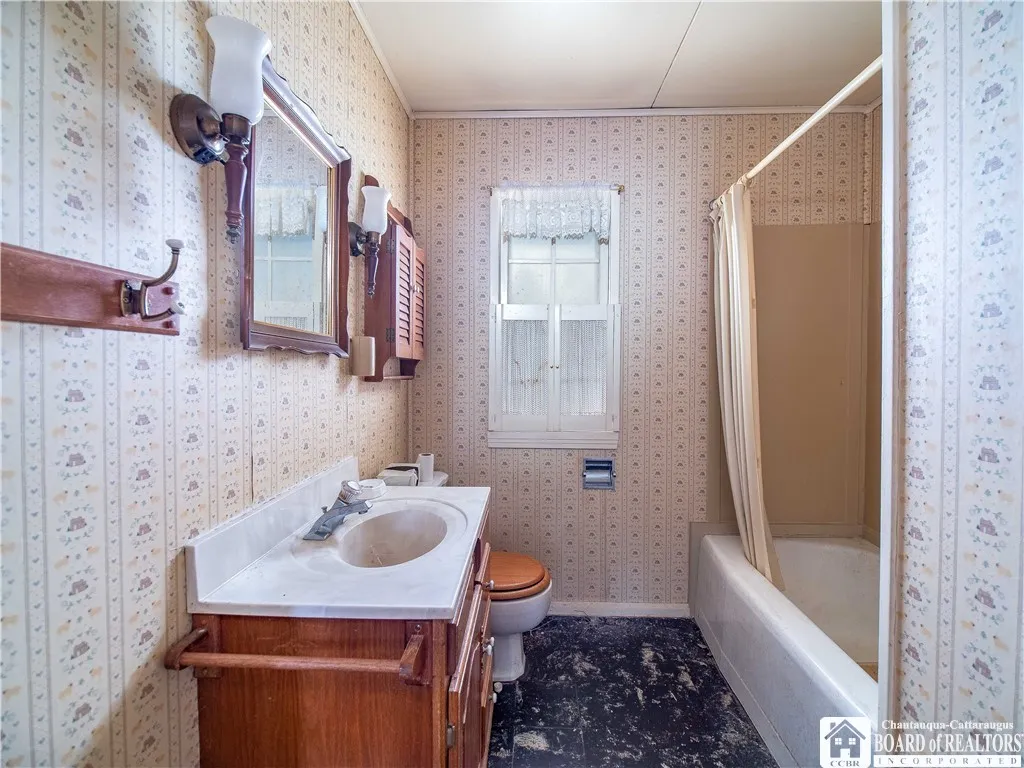 111 Springdale, Jamestown, New York 14701, Jamestown, New York 14701, 3 Bedrooms Bedrooms, 7 Rooms Rooms,1 BathroomBathrooms,Residential,Closed,111 Springdale, Jamestown, New York 14701,0,R1596115