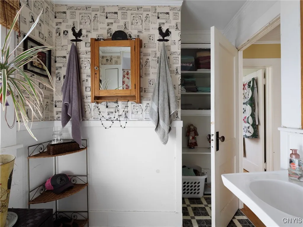 187 Bishop Street, Watertown-city, New York 13601, Watertown City, New York 13601, 3 Bedrooms Bedrooms, 8 Rooms Rooms,1 BathroomBathrooms,Residential,For Sale,187 Bishop Street, Watertown-city, New York 13601,S1597404