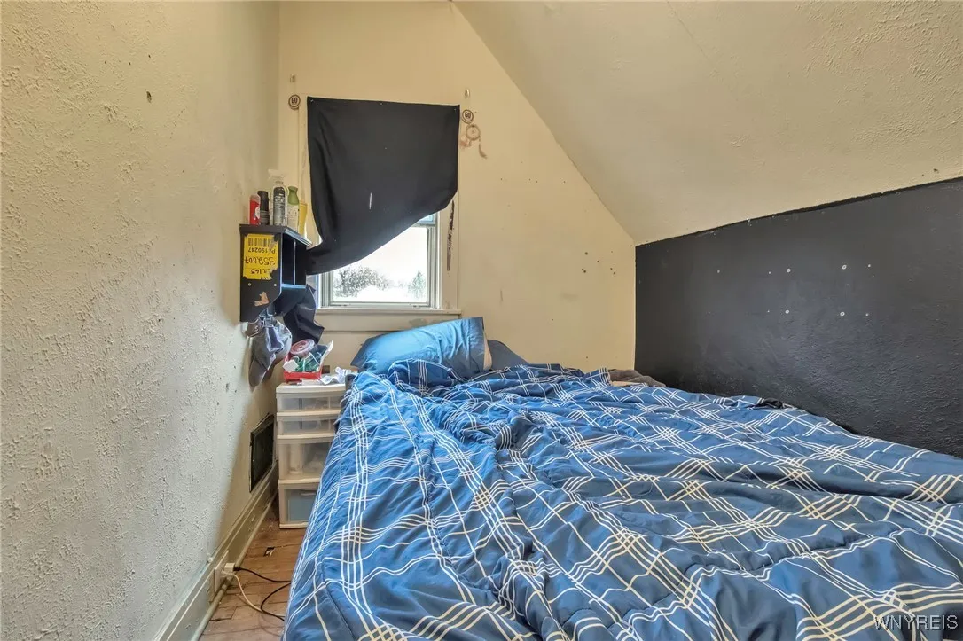 2nd Floor bedroom