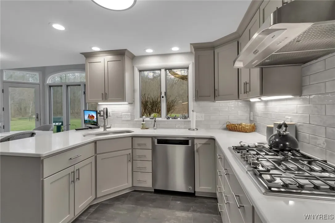 9005 Cliffside Drive, Clarence, New York 14031, Clarence, New York 14031, 4 Bedrooms Bedrooms, 11 Rooms Rooms,3 BathroomsBathrooms,Residential,Closed,9005 Cliffside Drive, Clarence, New York 14031,0,B1597453