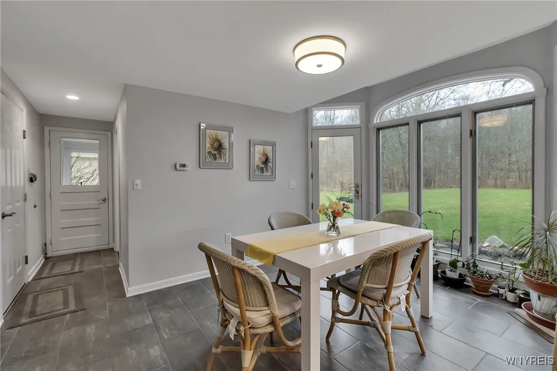 9005 Cliffside Drive, Clarence, New York 14031, Clarence, New York 14031, 4 Bedrooms Bedrooms, 11 Rooms Rooms,3 BathroomsBathrooms,Residential,Closed,9005 Cliffside Drive, Clarence, New York 14031,0,B1597453