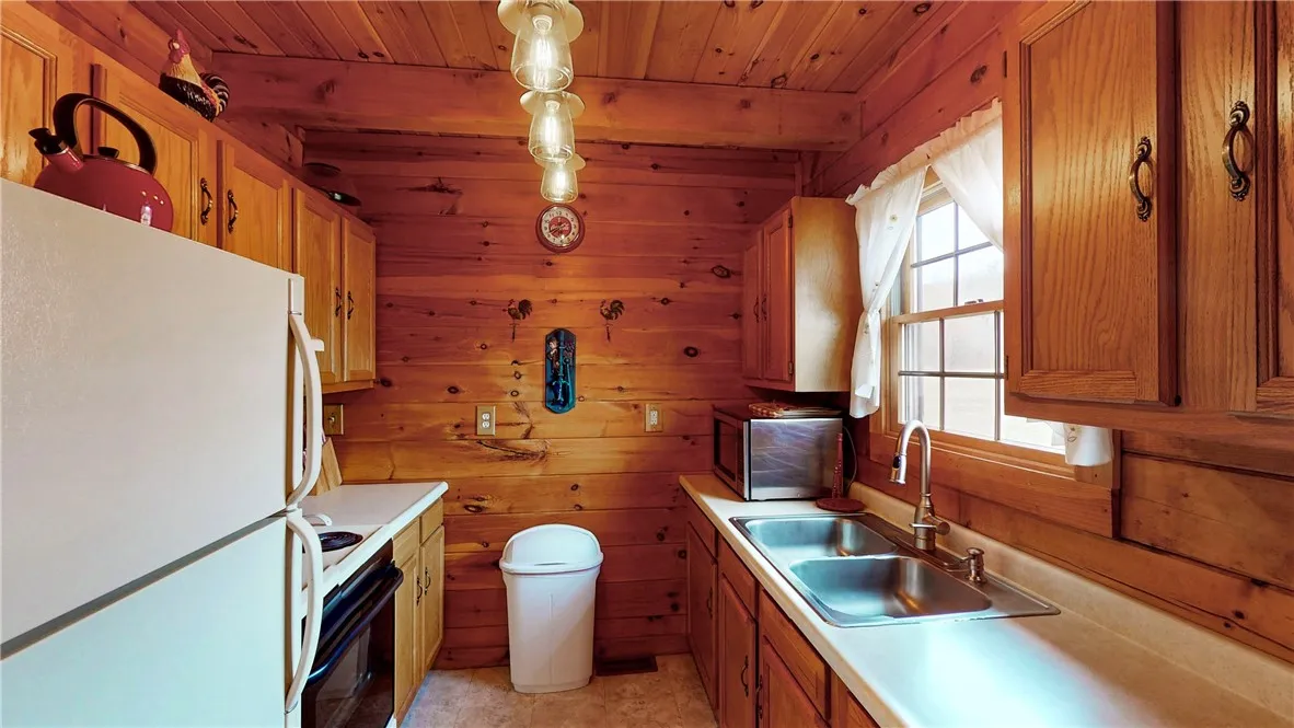 7061 Velie Road, Bath, New York 14879, Bath, New York 14879, 3 Bedrooms Bedrooms, 6 Rooms Rooms,2 BathroomsBathrooms,Residential,Closed,7061 Velie Road, Bath, New York 14879,R1594492