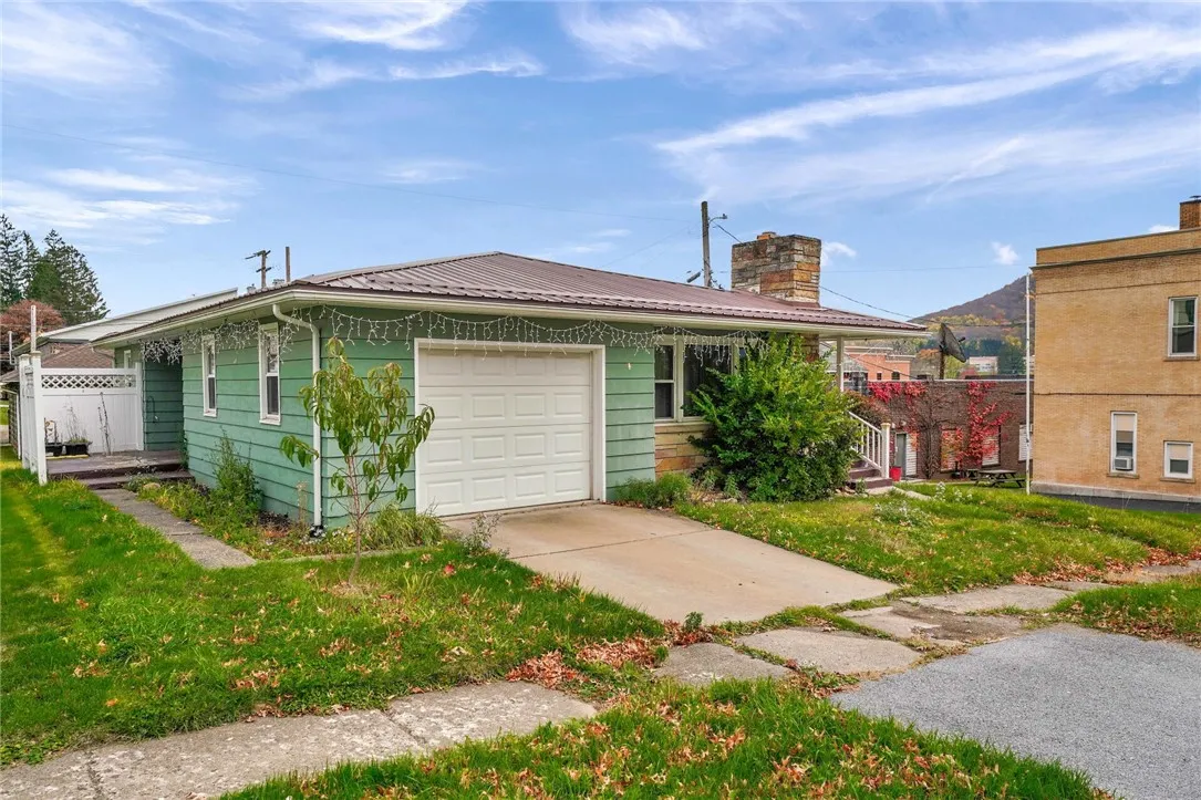 305 State Street, Smethport Boro, Pennsylvania 167, Smethport Boro, Pennsylvania 16749, 2 Bedrooms Bedrooms, 6 Rooms Rooms,1 BathroomBathrooms,Residential,For Sale,305 State Street, Smethport Boro, Pennsylvania 167,0,R1597532