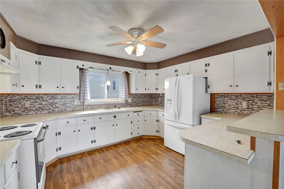 305 State Street, Smethport Boro, Pennsylvania 167, Smethport Boro, Pennsylvania 16749, 2 Bedrooms Bedrooms, 6 Rooms Rooms,1 BathroomBathrooms,Residential,For Sale,305 State Street, Smethport Boro, Pennsylvania 167,0,R1597532