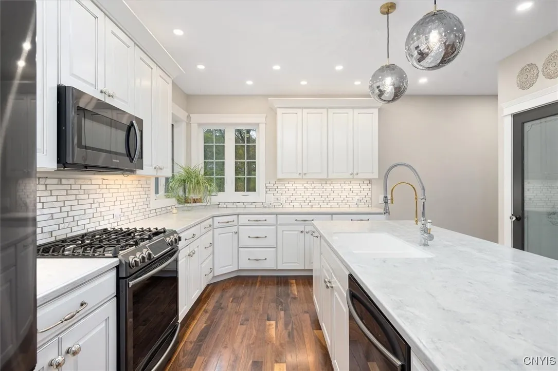 2364 King Road, Paris, New York 13322, Paris, New York 13322, 4 Bedrooms Bedrooms, 15 Rooms Rooms,2 BathroomsBathrooms,Residential,Closed,2364 King Road, Paris, New York 13322,S1597282
