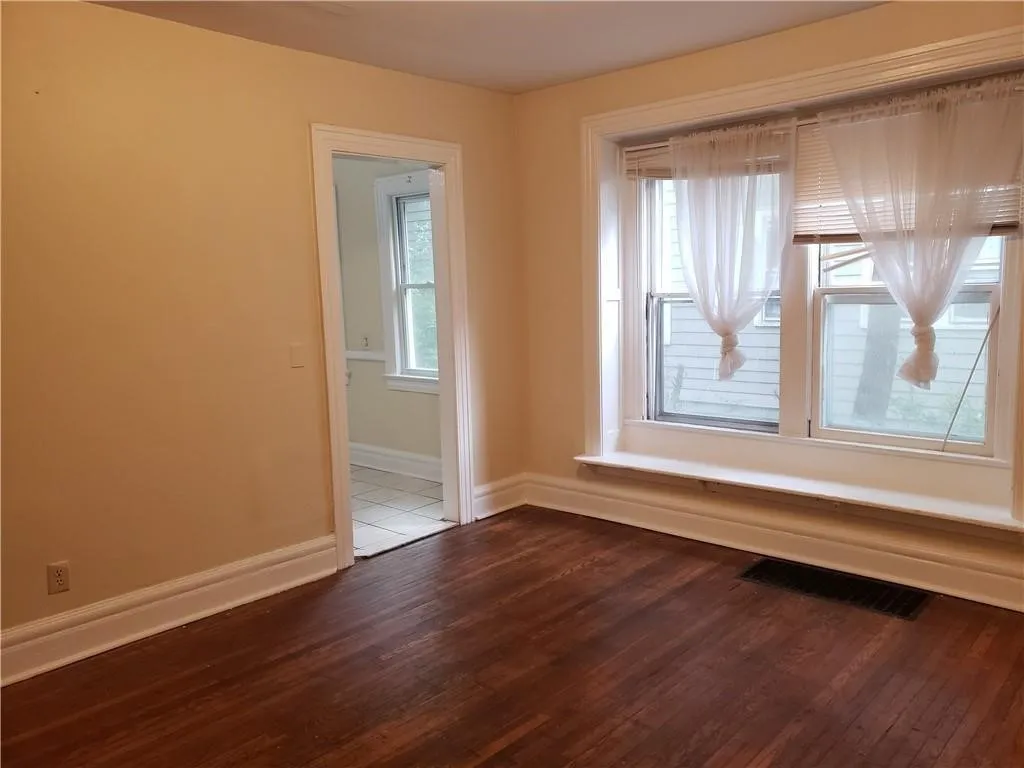 38 Berkshire Street, Rochester, New York 14607, Rochester, New York 14607, 6 Bedrooms Bedrooms, 10 Rooms Rooms,2 BathroomsBathrooms,Residential Lease,For Rent,38 Berkshire Street, Rochester, New York 14607,0,R1597588