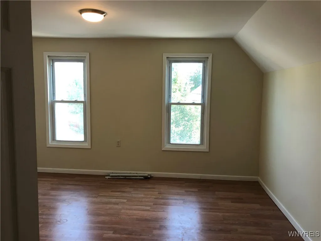 202 Thompson Street, Buffalo, New York 14207, Buffalo, New York 14207, 4 Bedrooms Bedrooms, 10 Rooms Rooms,2 BathroomsBathrooms,Residential,For Sale,202 Thompson Street, Buffalo, New York 14207,B1597808