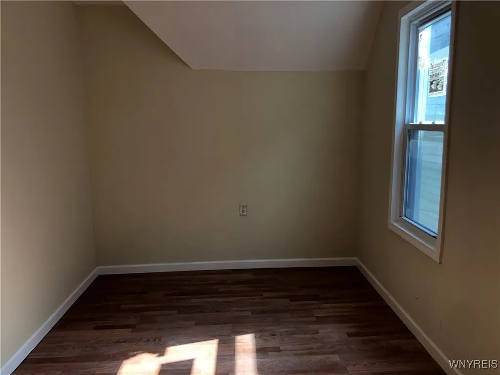 202 Thompson Street, Buffalo, New York 14207, Buffalo, New York 14207, 4 Bedrooms Bedrooms, 10 Rooms Rooms,2 BathroomsBathrooms,Residential,For Sale,202 Thompson Street, Buffalo, New York 14207,B1597808