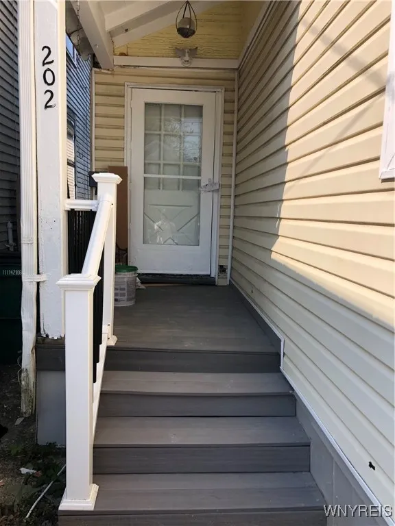 202 Thompson Street, Buffalo, New York 14207, Buffalo, New York 14207, 4 Bedrooms Bedrooms, 10 Rooms Rooms,2 BathroomsBathrooms,Residential,For Sale,202 Thompson Street, Buffalo, New York 14207,B1597808