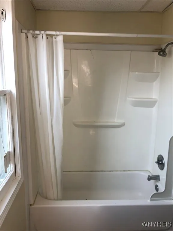 202 Thompson Street, Buffalo, New York 14207, Buffalo, New York 14207, 4 Bedrooms Bedrooms, 10 Rooms Rooms,2 BathroomsBathrooms,Residential,For Sale,202 Thompson Street, Buffalo, New York 14207,B1597808