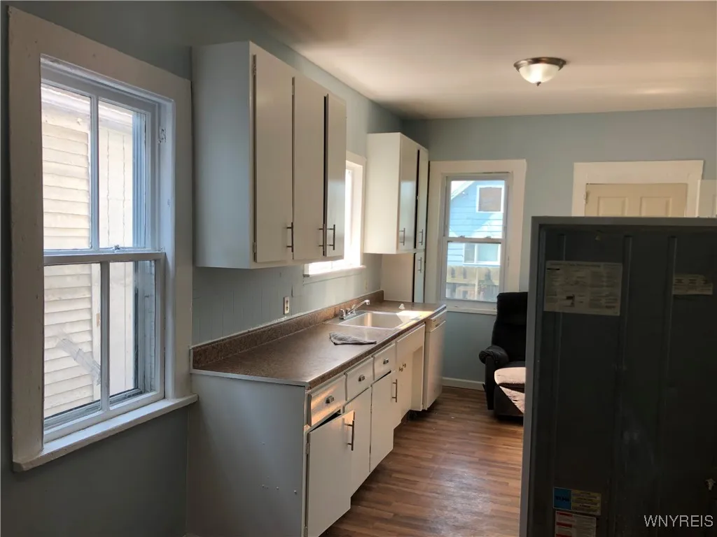 202 Thompson Street, Buffalo, New York 14207, Buffalo, New York 14207, 4 Bedrooms Bedrooms, 10 Rooms Rooms,2 BathroomsBathrooms,Residential,For Sale,202 Thompson Street, Buffalo, New York 14207,B1597808