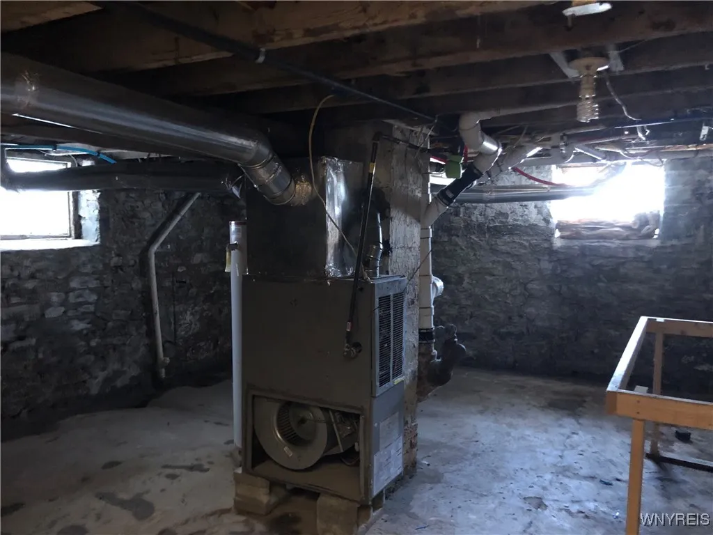 202 Thompson Street, Buffalo, New York 14207, Buffalo, New York 14207, 4 Bedrooms Bedrooms, 10 Rooms Rooms,2 BathroomsBathrooms,Residential,For Sale,202 Thompson Street, Buffalo, New York 14207,B1597808