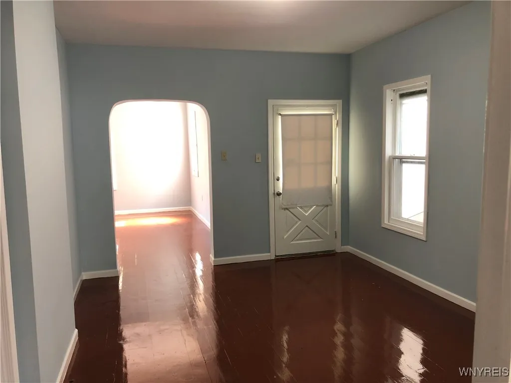 202 Thompson Street, Buffalo, New York 14207, Buffalo, New York 14207, 4 Bedrooms Bedrooms, 10 Rooms Rooms,2 BathroomsBathrooms,Residential,For Sale,202 Thompson Street, Buffalo, New York 14207,B1597808