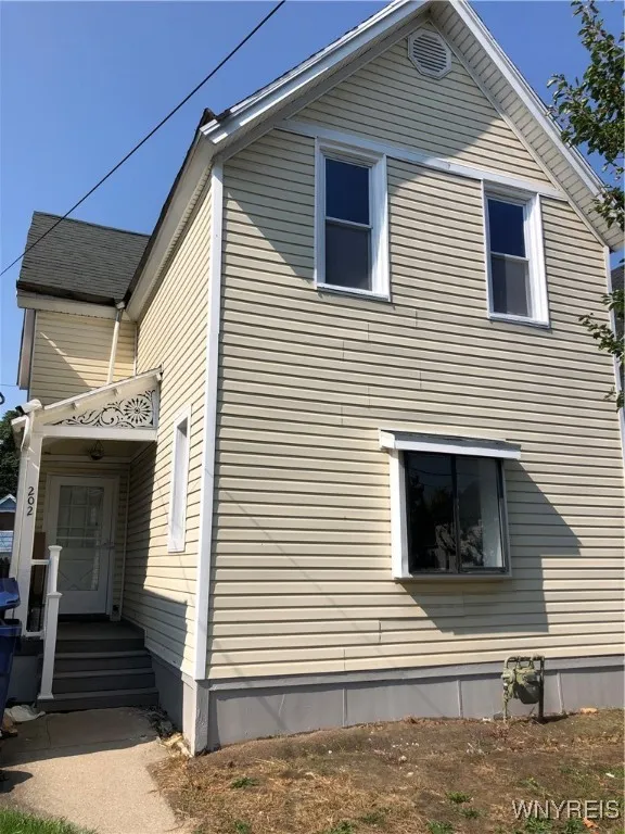 202 Thompson Street, Buffalo, New York 14207, Buffalo, New York 14207, 4 Bedrooms Bedrooms, 10 Rooms Rooms,2 BathroomsBathrooms,Residential,For Sale,202 Thompson Street, Buffalo, New York 14207,B1597808
