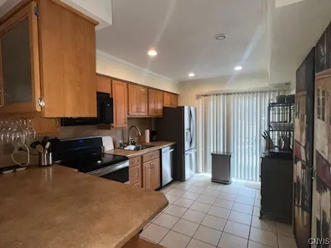 1227 James Street, Syracuse, New York 13203, Syracuse, New York 13203, 3 Bedrooms Bedrooms, 7 Rooms Rooms,2 BathroomsBathrooms,Residential Lease,Closed,1227 James Street, Syracuse, New York 13203,S1597901