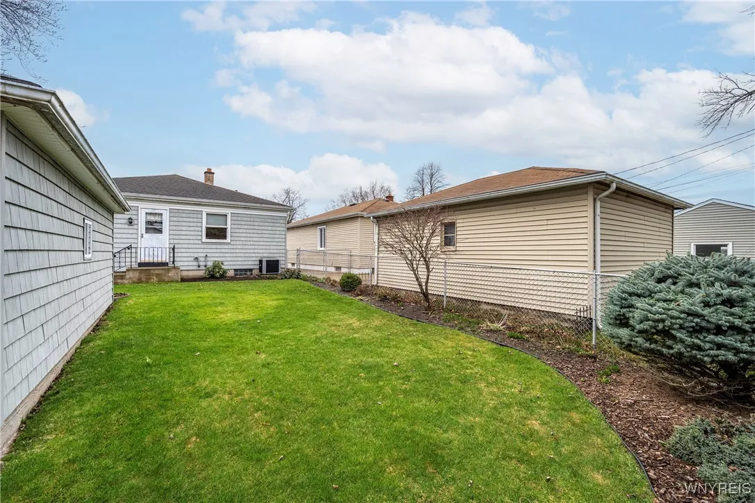 239 Treadwell Road, Tonawanda-town, New York 14150, Tonawanda, New York 14150, 3 Bedrooms Bedrooms, 5 Rooms Rooms,2 BathroomsBathrooms,Residential,Closed,239 Treadwell Road, Tonawanda-town, New York 14150,0,B1597920