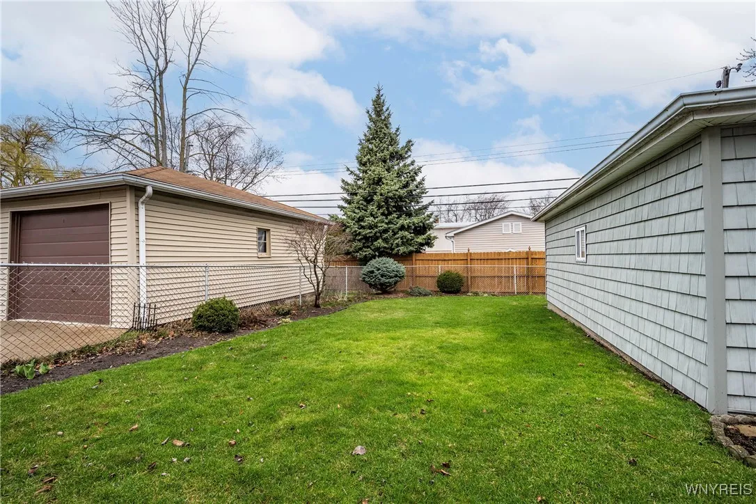 239 Treadwell Road, Tonawanda-town, New York 14150, Tonawanda, New York 14150, 3 Bedrooms Bedrooms, 5 Rooms Rooms,2 BathroomsBathrooms,Residential,Closed,239 Treadwell Road, Tonawanda-town, New York 14150,0,B1597920