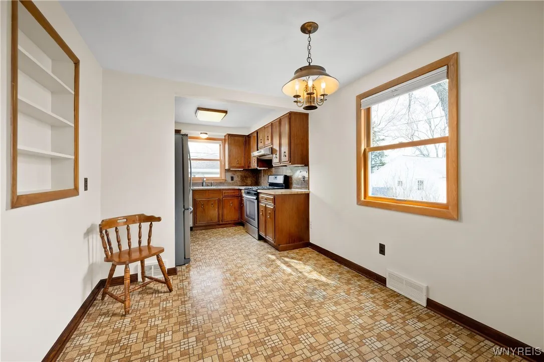 239 Treadwell Road, Tonawanda-town, New York 14150, Tonawanda, New York 14150, 3 Bedrooms Bedrooms, 5 Rooms Rooms,2 BathroomsBathrooms,Residential,Closed,239 Treadwell Road, Tonawanda-town, New York 14150,0,B1597920