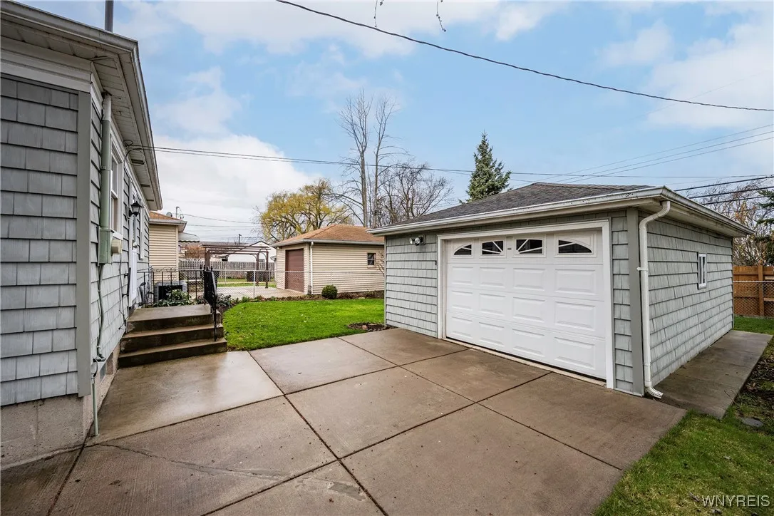 239 Treadwell Road, Tonawanda-town, New York 14150, Tonawanda, New York 14150, 3 Bedrooms Bedrooms, 5 Rooms Rooms,2 BathroomsBathrooms,Residential,Closed,239 Treadwell Road, Tonawanda-town, New York 14150,0,B1597920