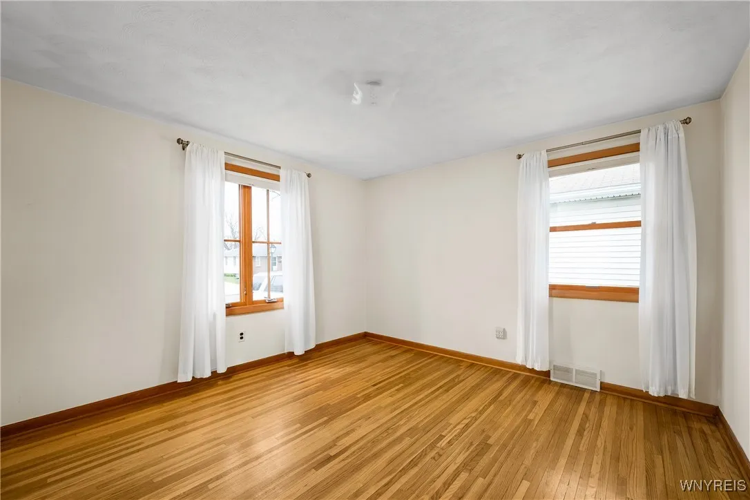239 Treadwell Road, Tonawanda-town, New York 14150, Tonawanda, New York 14150, 3 Bedrooms Bedrooms, 5 Rooms Rooms,2 BathroomsBathrooms,Residential,Closed,239 Treadwell Road, Tonawanda-town, New York 14150,0,B1597920