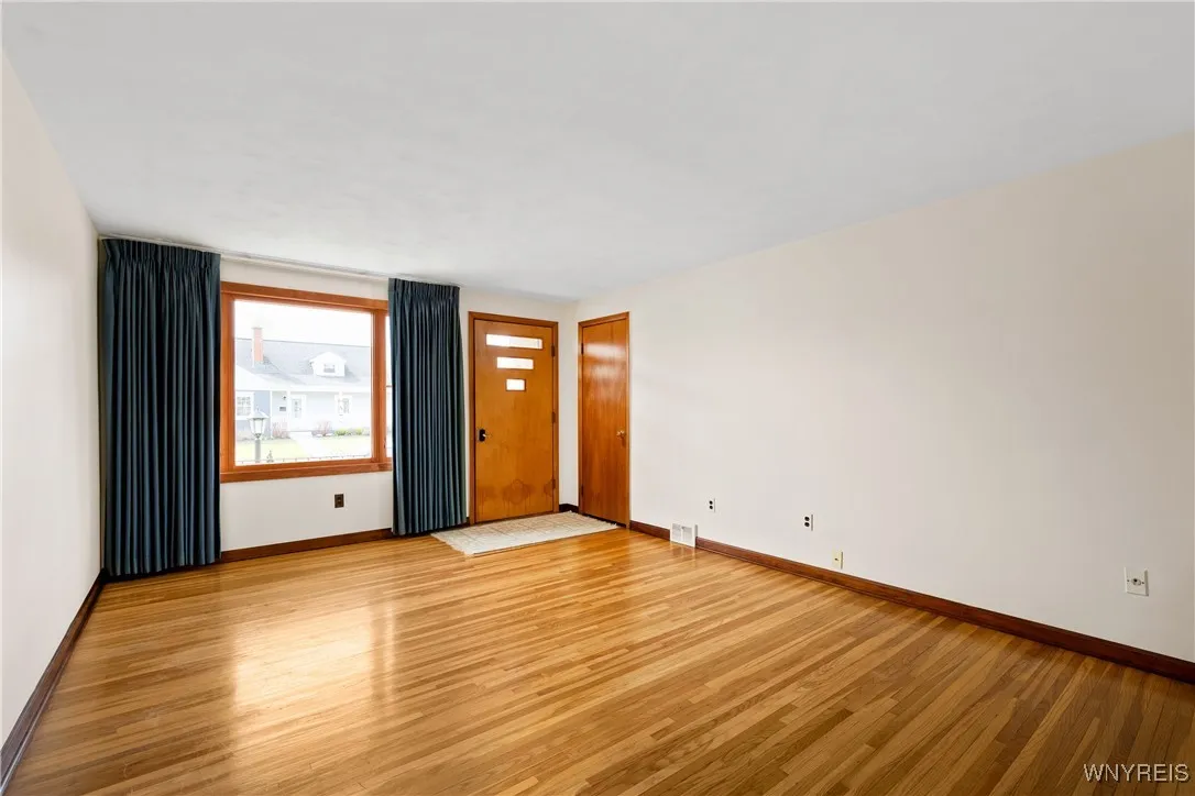 239 Treadwell Road, Tonawanda-town, New York 14150, Tonawanda, New York 14150, 3 Bedrooms Bedrooms, 5 Rooms Rooms,2 BathroomsBathrooms,Residential,Closed,239 Treadwell Road, Tonawanda-town, New York 14150,0,B1597920
