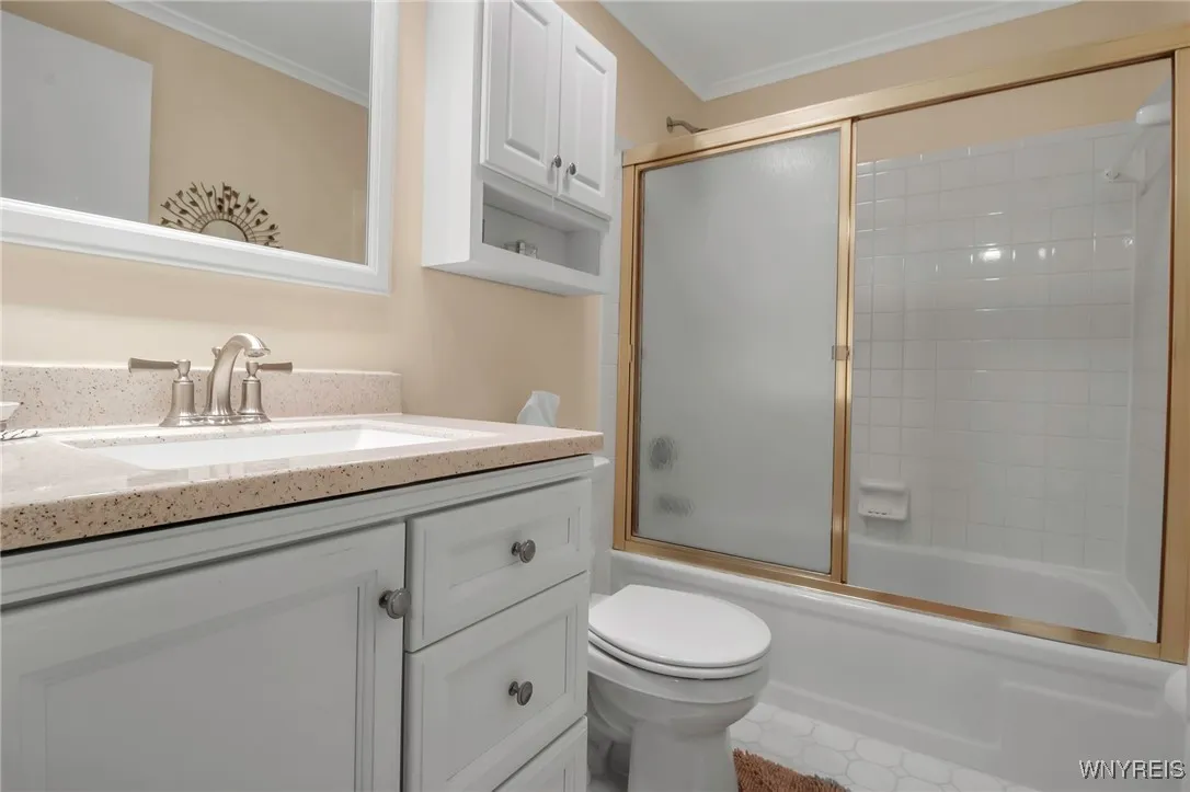 216 Stepping Stone Lane, Orchard Park, New York 14, Orchard Park, New York 14127, 2 Bedrooms Bedrooms, 6 Rooms Rooms,2 BathroomsBathrooms,Residential,Closed,216 Stepping Stone Lane, Orchard Park, New York 14,0,B1597937
