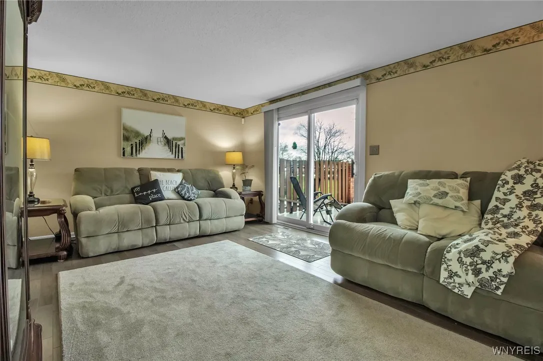 216 Stepping Stone Lane, Orchard Park, New York 14, Orchard Park, New York 14127, 2 Bedrooms Bedrooms, 6 Rooms Rooms,2 BathroomsBathrooms,Residential,Closed,216 Stepping Stone Lane, Orchard Park, New York 14,0,B1597937