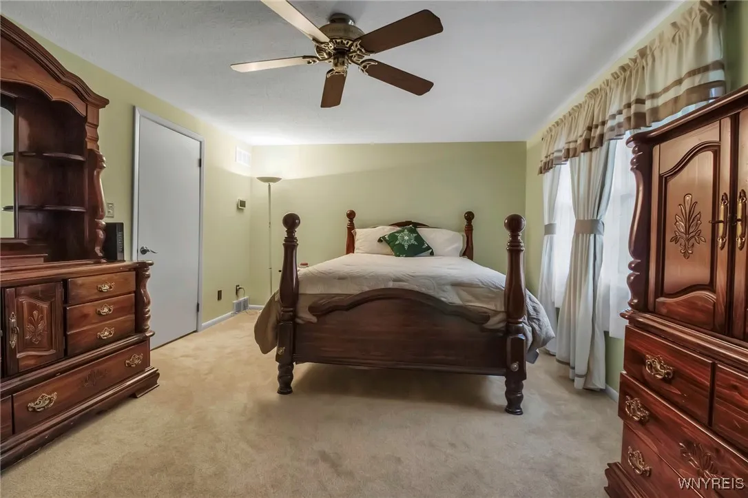 216 Stepping Stone Lane, Orchard Park, New York 14, Orchard Park, New York 14127, 2 Bedrooms Bedrooms, 6 Rooms Rooms,2 BathroomsBathrooms,Residential,Closed,216 Stepping Stone Lane, Orchard Park, New York 14,0,B1597937