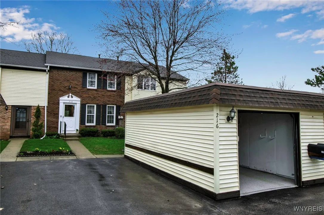 216 Stepping Stone Lane, Orchard Park, New York 14, Orchard Park, New York 14127, 2 Bedrooms Bedrooms, 6 Rooms Rooms,2 BathroomsBathrooms,Residential,Closed,216 Stepping Stone Lane, Orchard Park, New York 14,0,B1597937
