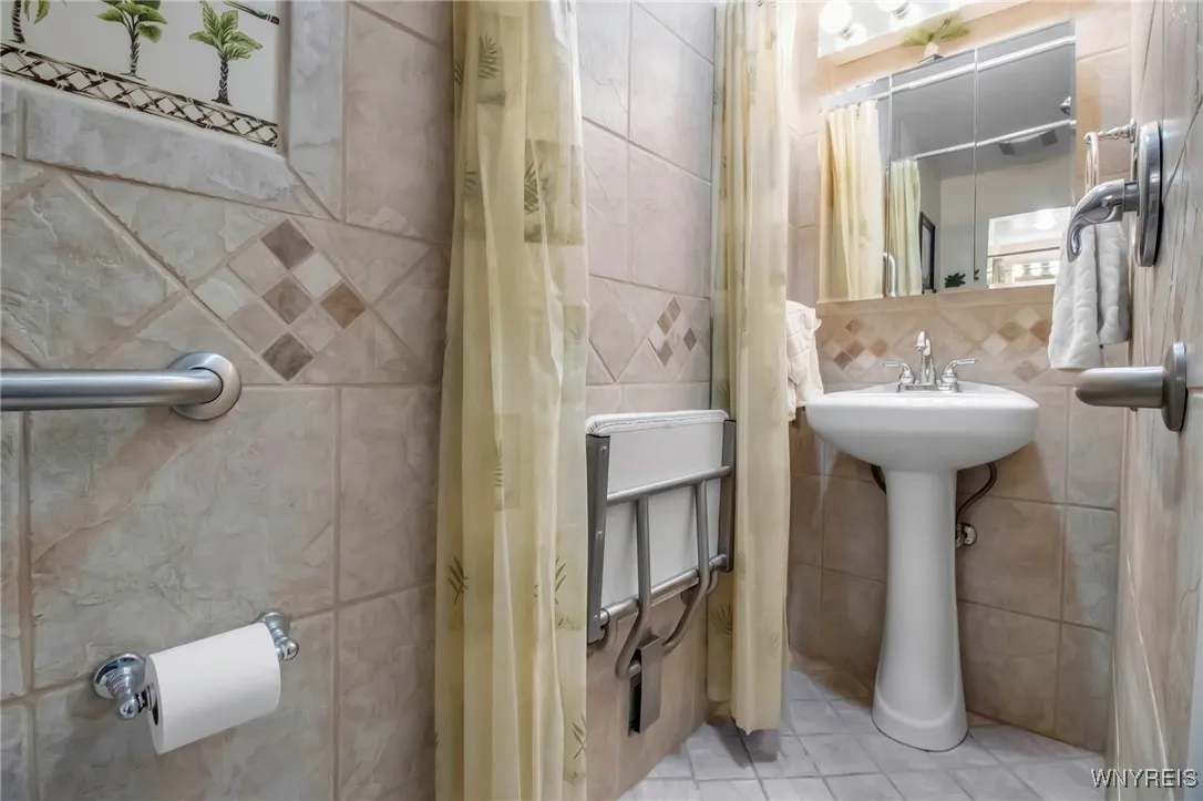 216 Stepping Stone Lane, Orchard Park, New York 14, Orchard Park, New York 14127, 2 Bedrooms Bedrooms, 6 Rooms Rooms,2 BathroomsBathrooms,Residential,Closed,216 Stepping Stone Lane, Orchard Park, New York 14,0,B1597937
