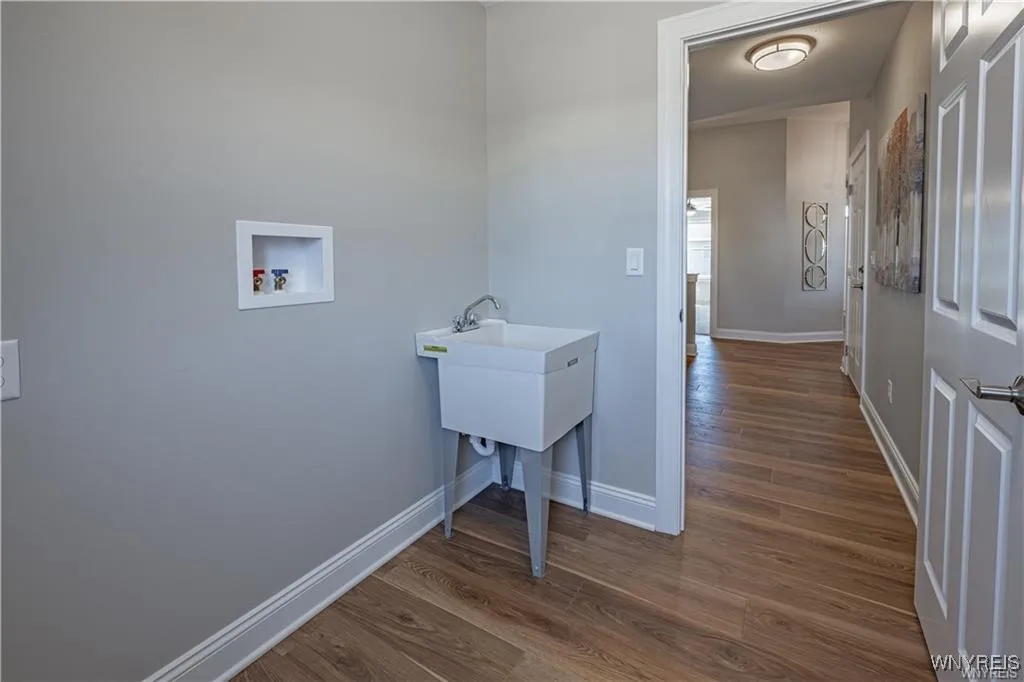 7109 Lincoln Avenue Extension, Lockport Town, New, Lockport Town, New York 14094, 3 Bedrooms Bedrooms, 6 Rooms Rooms,2 BathroomsBathrooms,Residential,For Sale,7109 Lincoln Avenue Extension, Lockport Town, New ,0,B1597564