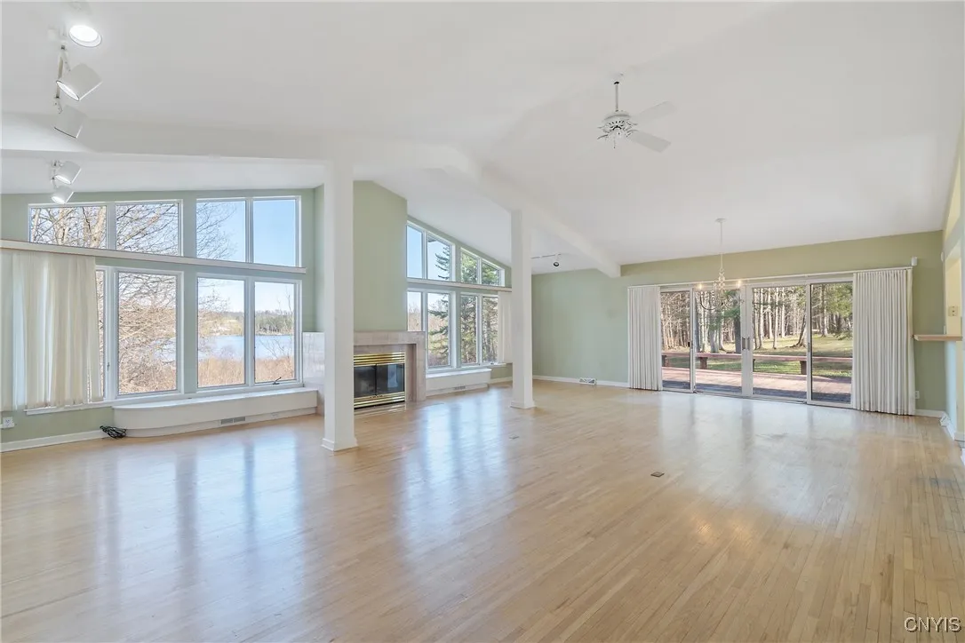Living room/dining room