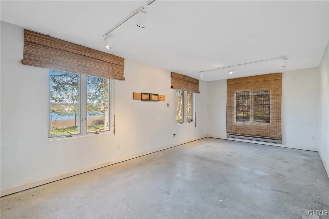Studio vacant