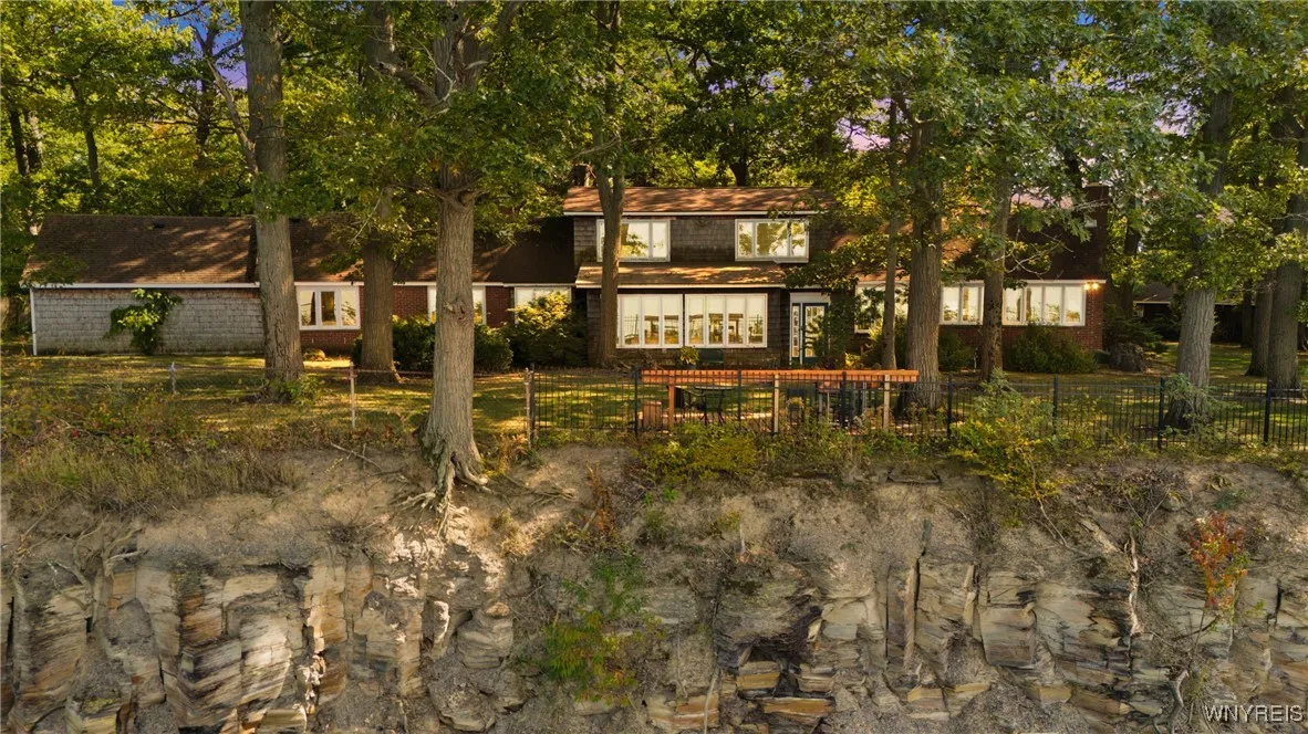 6634 Lake Shore Road, Evans, New York 14047, Evans, New York 14047, 4 Bedrooms Bedrooms, 12 Rooms Rooms,2 BathroomsBathrooms,Residential,For Sale,6634 Lake Shore Road, Evans, New York 14047,B1598088