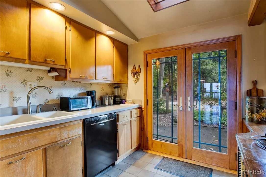 6634 Lake Shore Road, Evans, New York 14047, Evans, New York 14047, 4 Bedrooms Bedrooms, 12 Rooms Rooms,2 BathroomsBathrooms,Residential,For Sale,6634 Lake Shore Road, Evans, New York 14047,B1598088