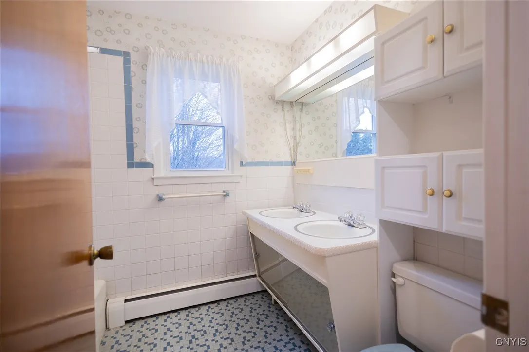 full bathroom - upstairs